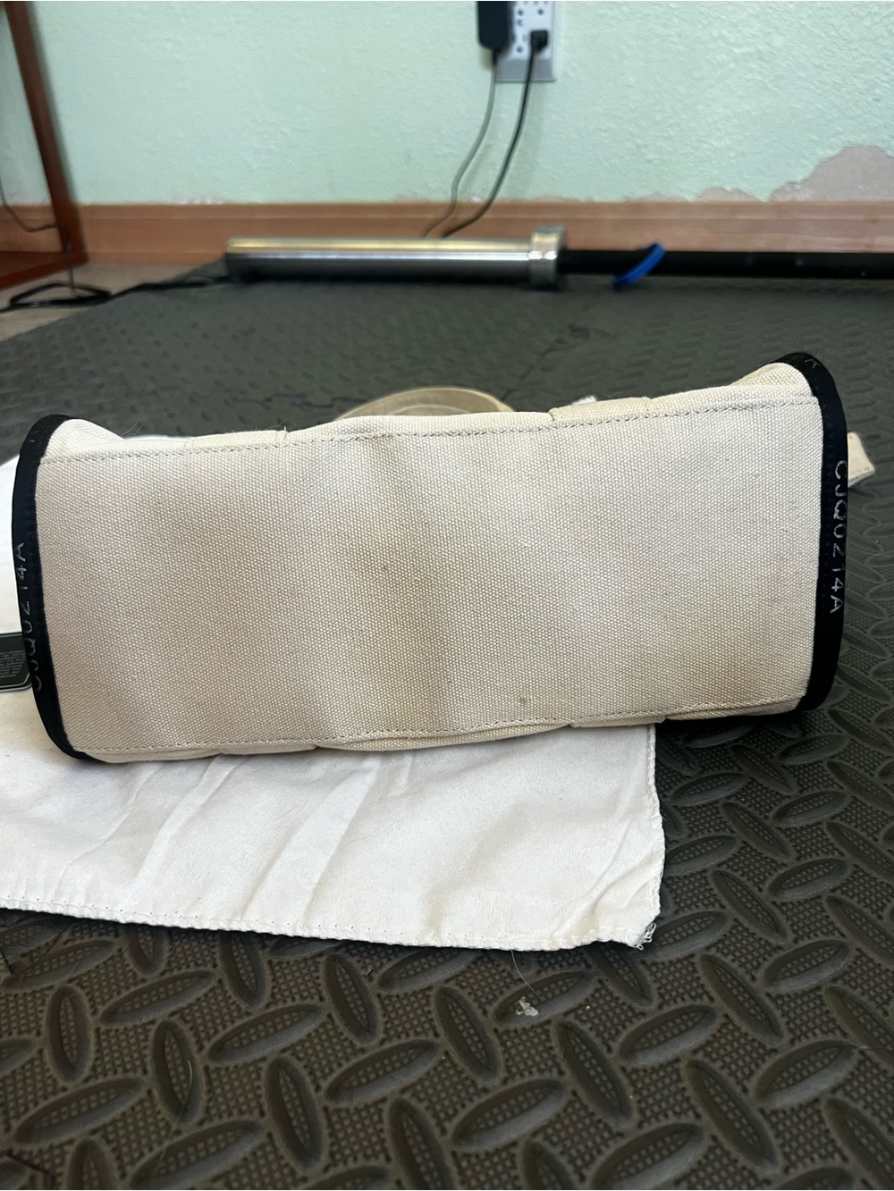 Marc Jacobs Cream Canvas Tote Bag | Black Logo | Minimalist Y2K - Picture 4 of 16